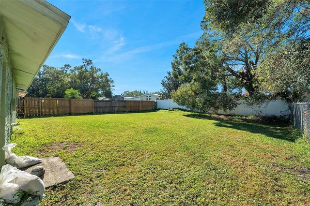 926 LAKE PALMS DRIVE, Largo, FL 33771