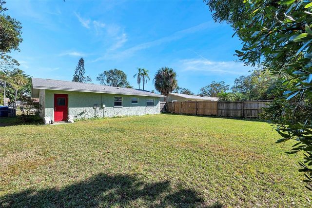 926 LAKE PALMS DRIVE, Largo, FL 33771