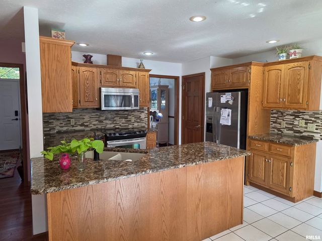 133 Manor Hill Drive, Chatham, IL 62629