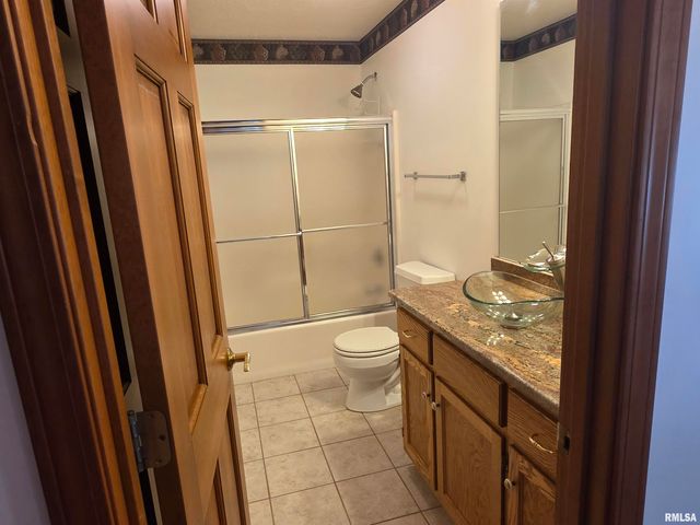 133 Manor Hill Drive, Chatham, IL 62629