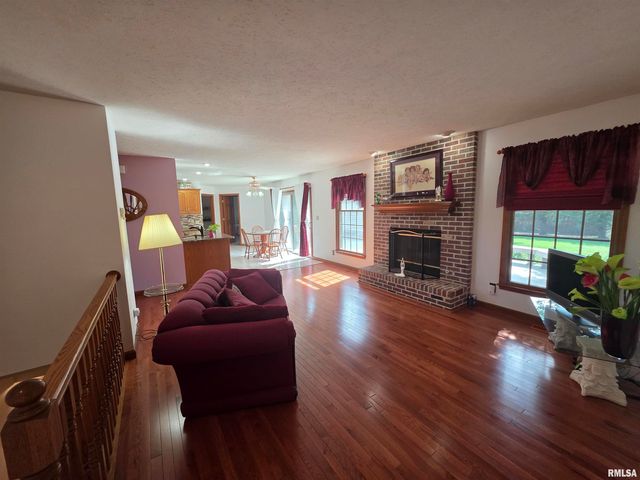 133 Manor Hill Drive, Chatham, IL 62629