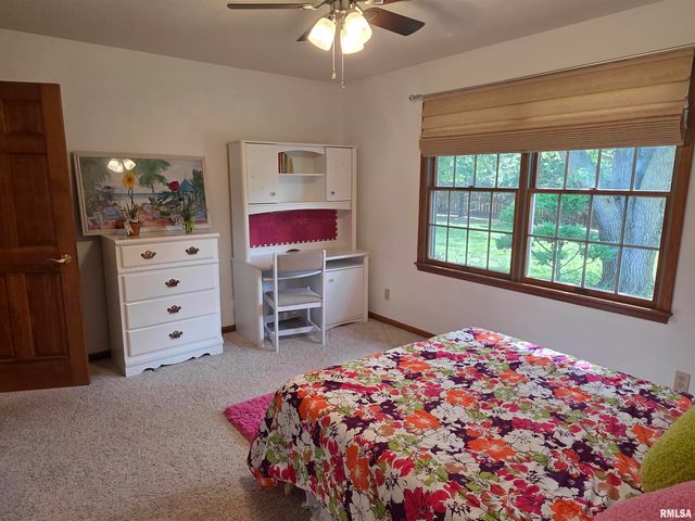 133 Manor Hill Drive, Chatham, IL 62629