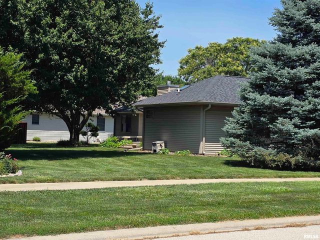 133 Manor Hill Drive, Chatham, IL 62629