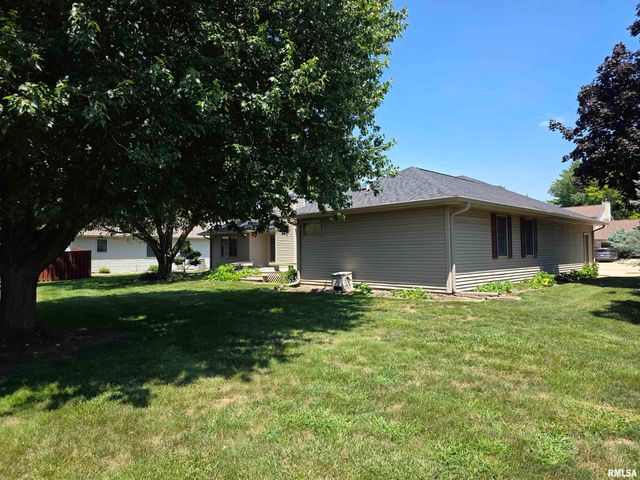 133 Manor Hill Drive, Chatham, IL 62629