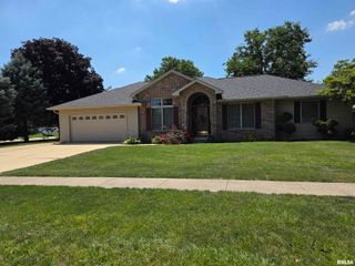 133 Manor Hill Drive, Chatham, IL 62629