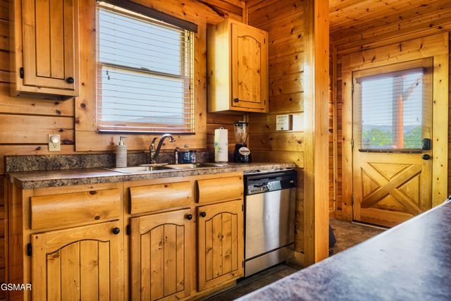 2739 Mountain Preserve Drive, Sevierville, TN 37862