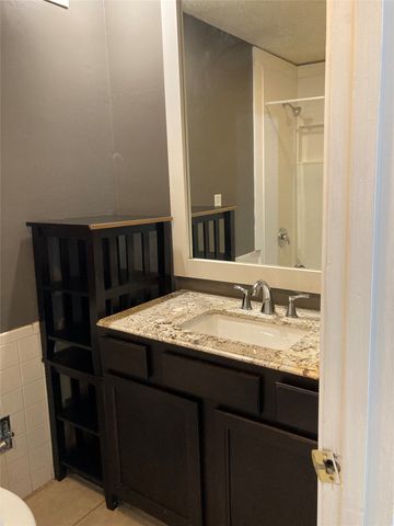 2714 McCart Avenue, Fort Worth, TX 76110