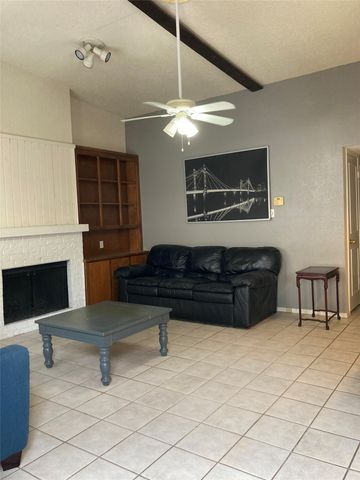 2714 McCart Avenue, Fort Worth, TX 76110