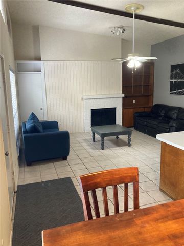 2714 McCart Avenue, Fort Worth, TX 76110