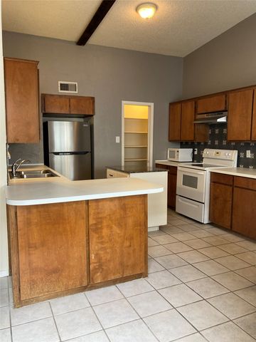 2714 McCart Avenue, Fort Worth, TX 76110