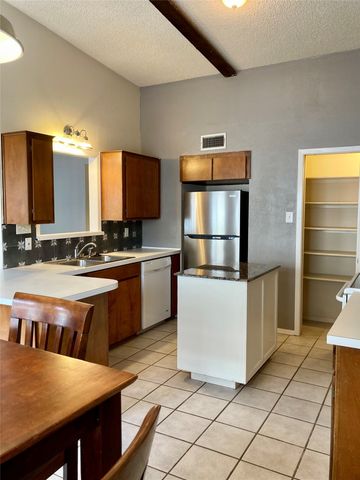2714 McCart Avenue, Fort Worth, TX 76110