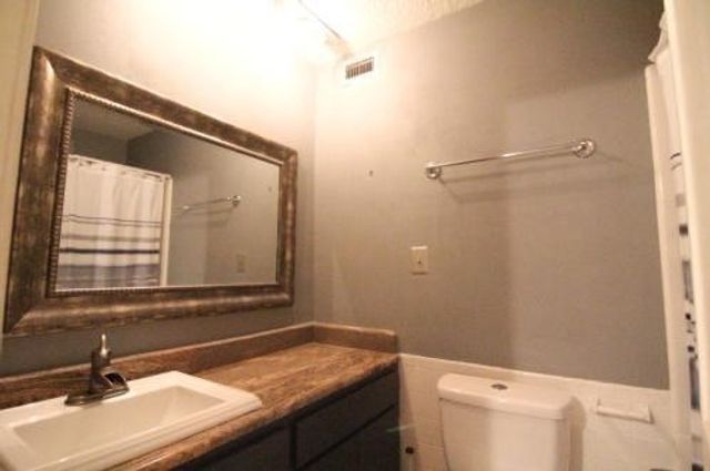 2714 McCart Avenue, Fort Worth, TX 76110