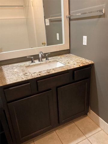 2714 McCart Avenue, Fort Worth, TX 76110