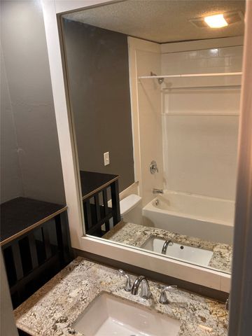 2714 McCart Avenue, Fort Worth, TX 76110