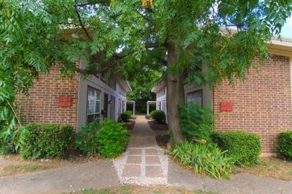 2714 McCart Avenue, Fort Worth, TX 76110