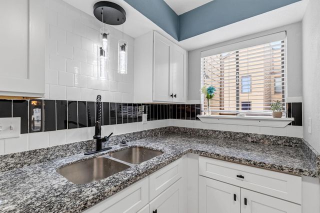 2119 Place Rebecca Lane F8, Houston, TX 77090