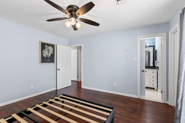 2119 Place Rebecca Lane F8, Houston, TX 77090