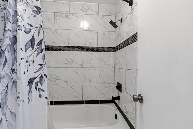 2119 Place Rebecca Lane F8, Houston, TX 77090