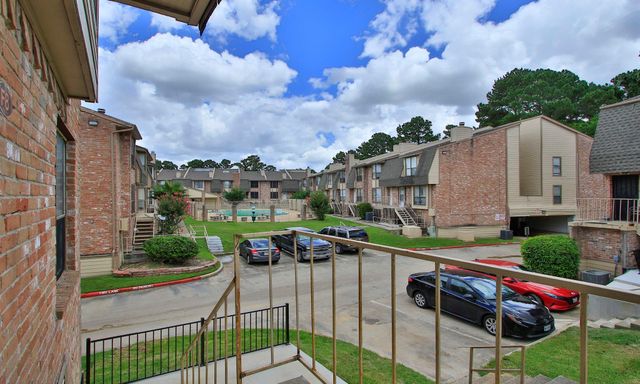 2119 Place Rebecca Lane F8, Houston, TX 77090