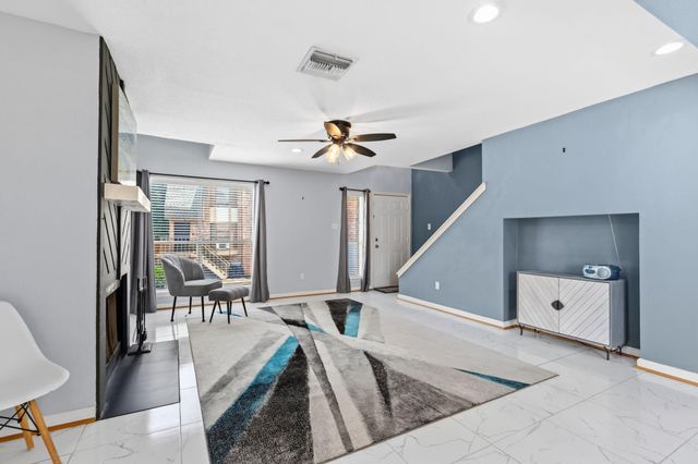 2119 Place Rebecca Lane F8, Houston, TX 77090