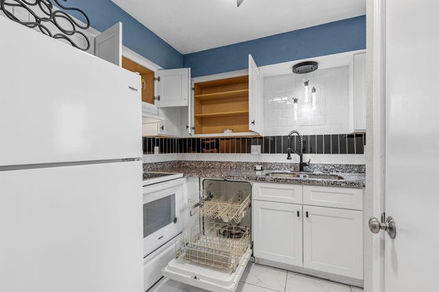 2119 Place Rebecca Lane F8, Houston, TX 77090