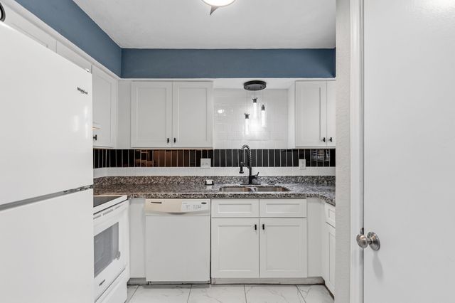 2119 Place Rebecca Lane F8, Houston, TX 77090