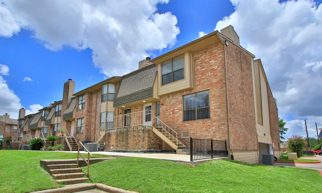 2119 Place Rebecca Lane F8, Houston, TX 77090