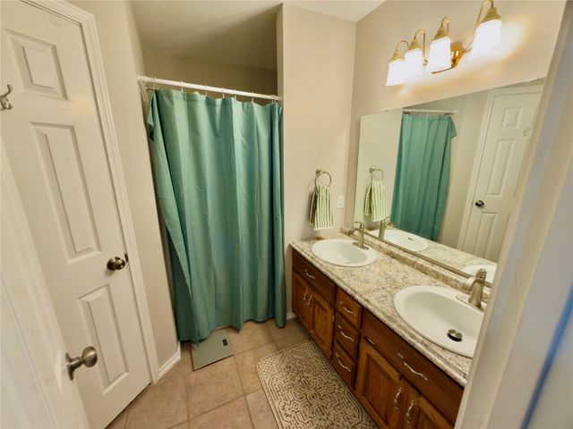 3910 Castlegate Drive, Paris, TX 75462
