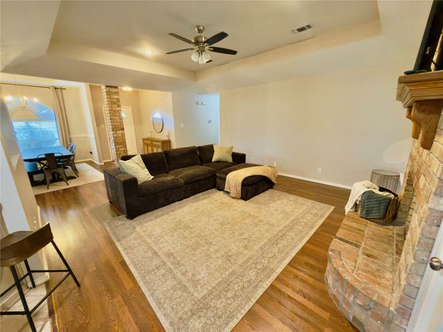 3910 Castlegate Drive, Paris, TX 75462