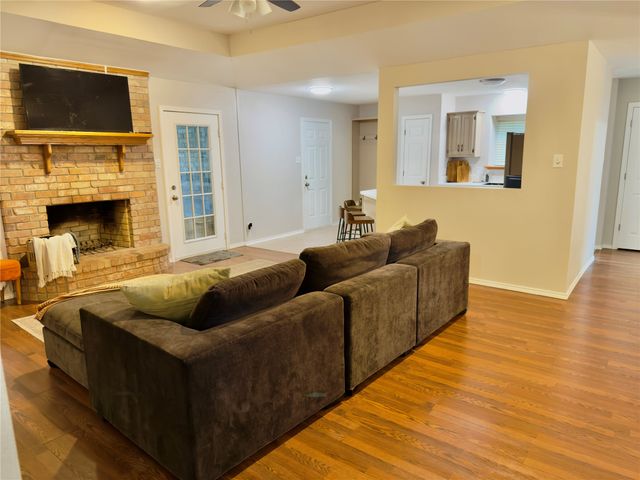 3910 Castlegate Drive, Paris, TX 75462