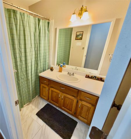 3910 Castlegate Drive, Paris, TX 75462