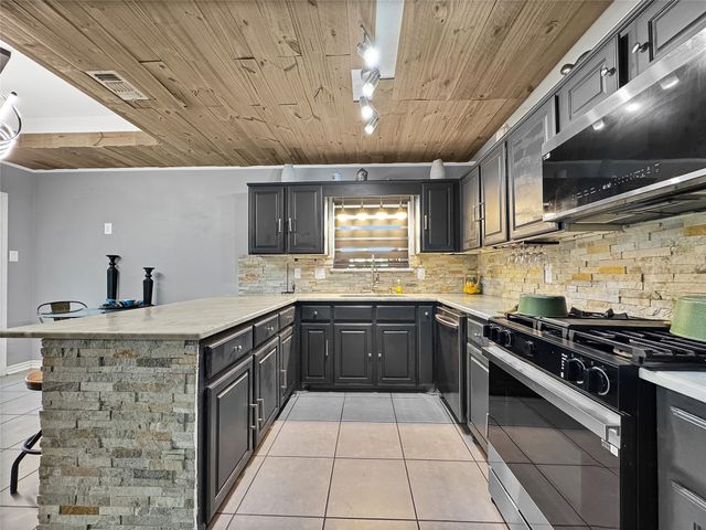 816 Woodridge Drive, Desoto, TX 75115