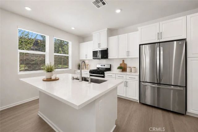 7541 Caspia Court, Chino, CA 91708