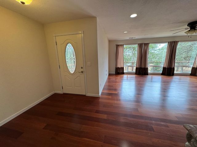 1063 Skyline Dr, Auburn, CA 95602