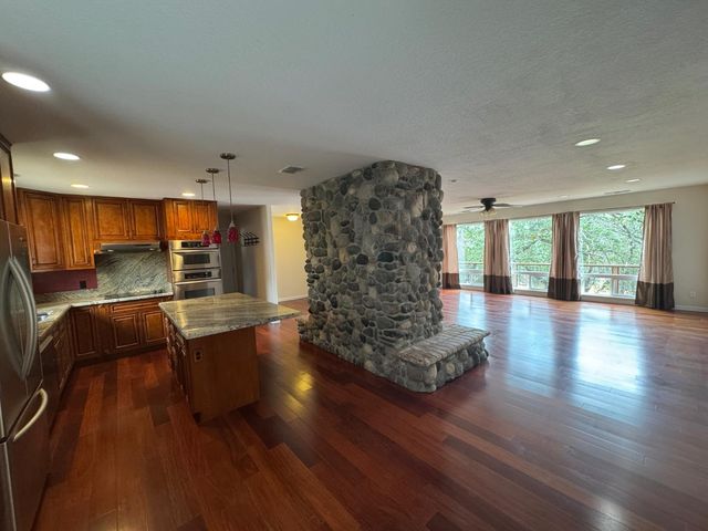 1063 Skyline Dr, Auburn, CA 95602