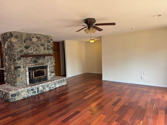 1063 Skyline Dr, Auburn, CA 95602