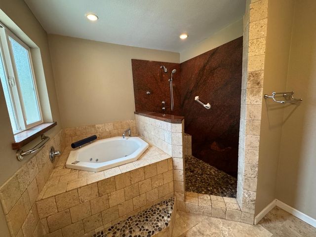 1063 Skyline Dr, Auburn, CA 95602