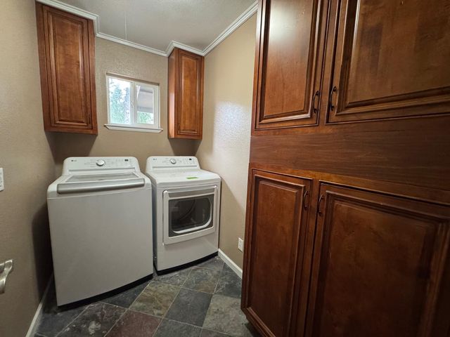 1063 Skyline Dr, Auburn, CA 95602