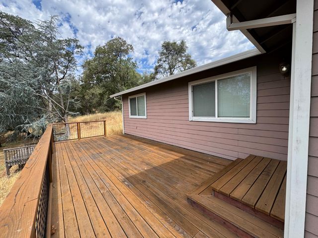 1063 Skyline Dr, Auburn, CA 95602