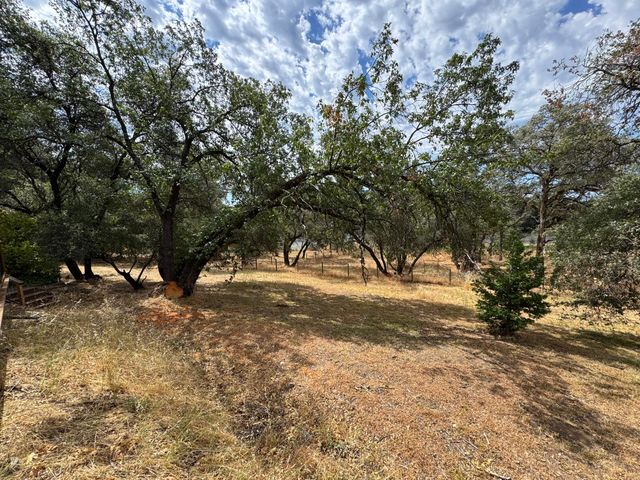 1063 Skyline Dr, Auburn, CA 95602