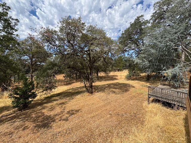 1063 Skyline Dr, Auburn, CA 95602
