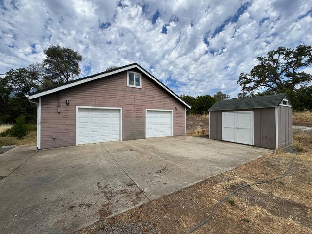 1063 Skyline Dr, Auburn, CA 95602