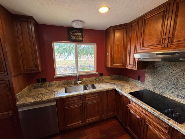 1063 Skyline Dr, Auburn, CA 95602