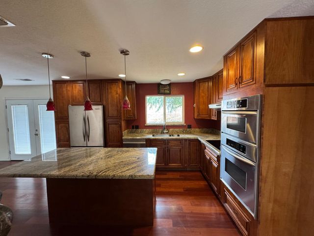 1063 Skyline Dr, Auburn, CA 95602