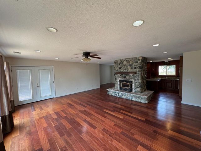 1063 Skyline Dr, Auburn, CA 95602
