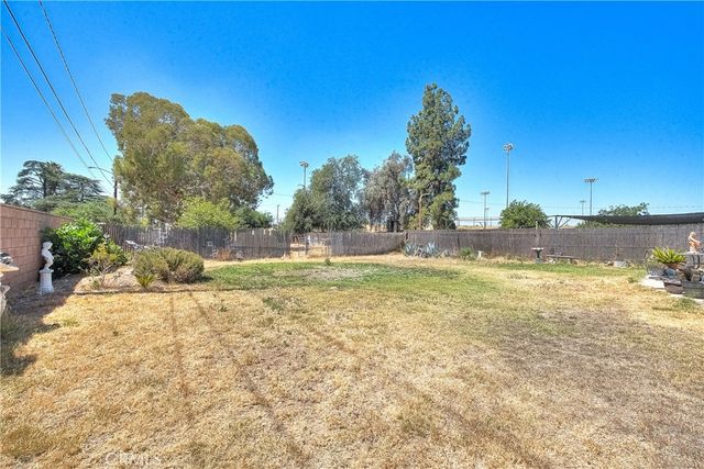 550 W Laurel, Colton, CA 92324