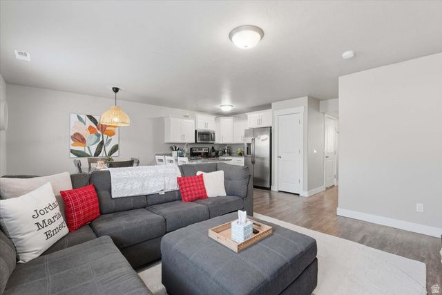 248 W 1950 N, Harrisville, UT 84414