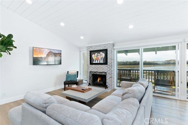 303 Esperanza, Newport Beach, CA 92660