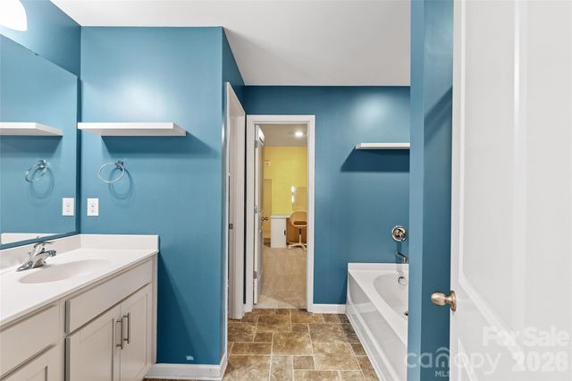 5904 Ellimar Field Lane, Charlotte, NC 28215