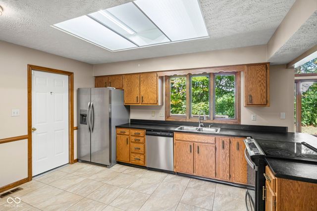 606 Bakeway Circle, Indianapolis, IN 46231